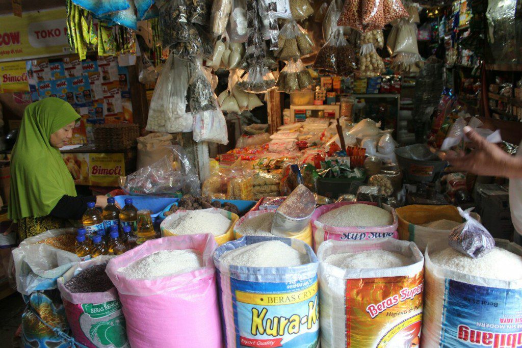 Pedagang sembako di pasar Klandasan, Balikpapan.(Foto:Inibalikpapan/dok)
