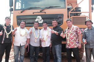 Men tik turgan holda it uslubini sikishni yaxshi koraman