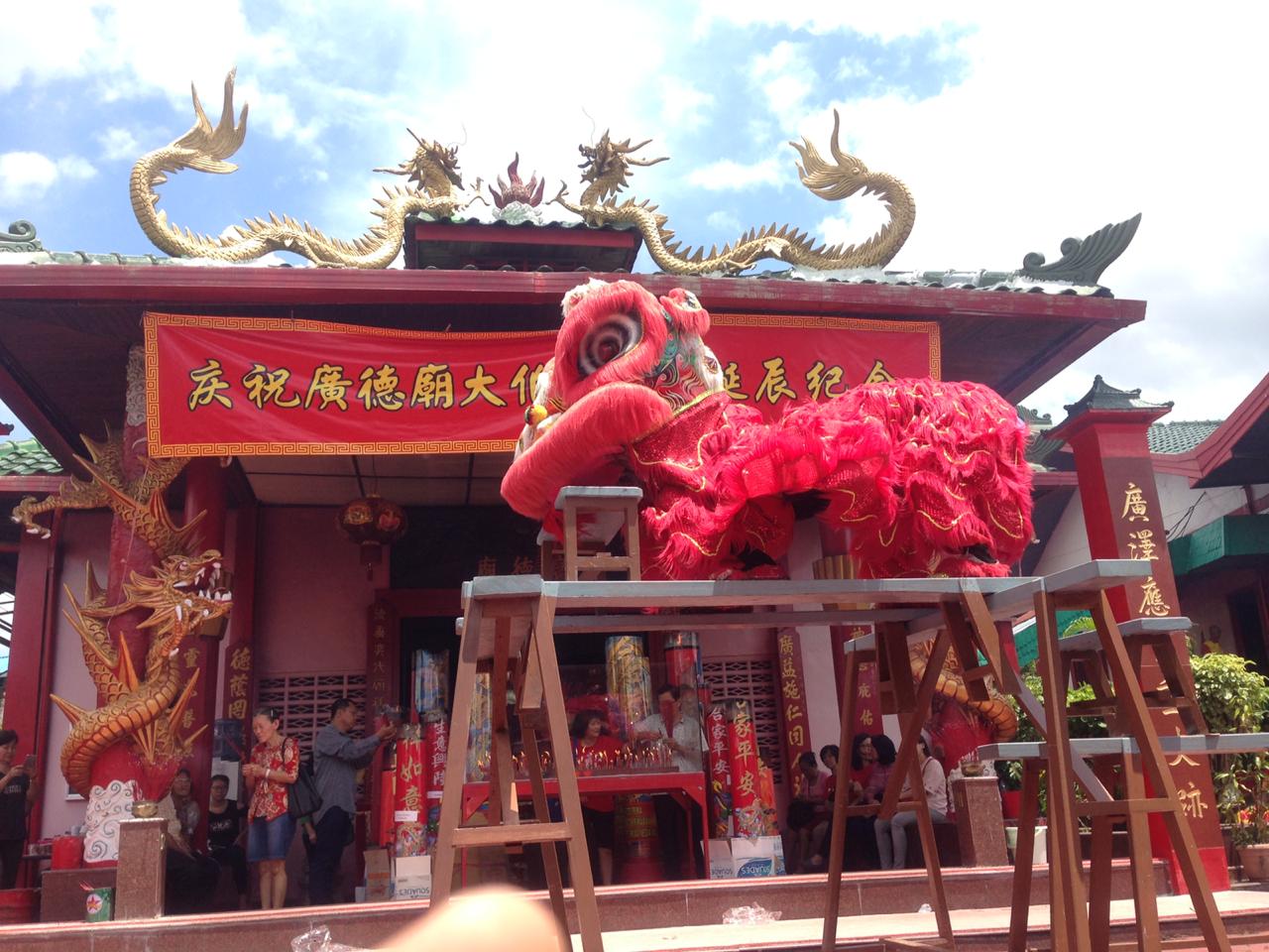 Klenteng Guang De Mio Pasarbaru Balikpapan mempercantik menyambut Imlek