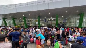 Penumpang di Pelabuhan Semayang Balikpapan, ketika turun