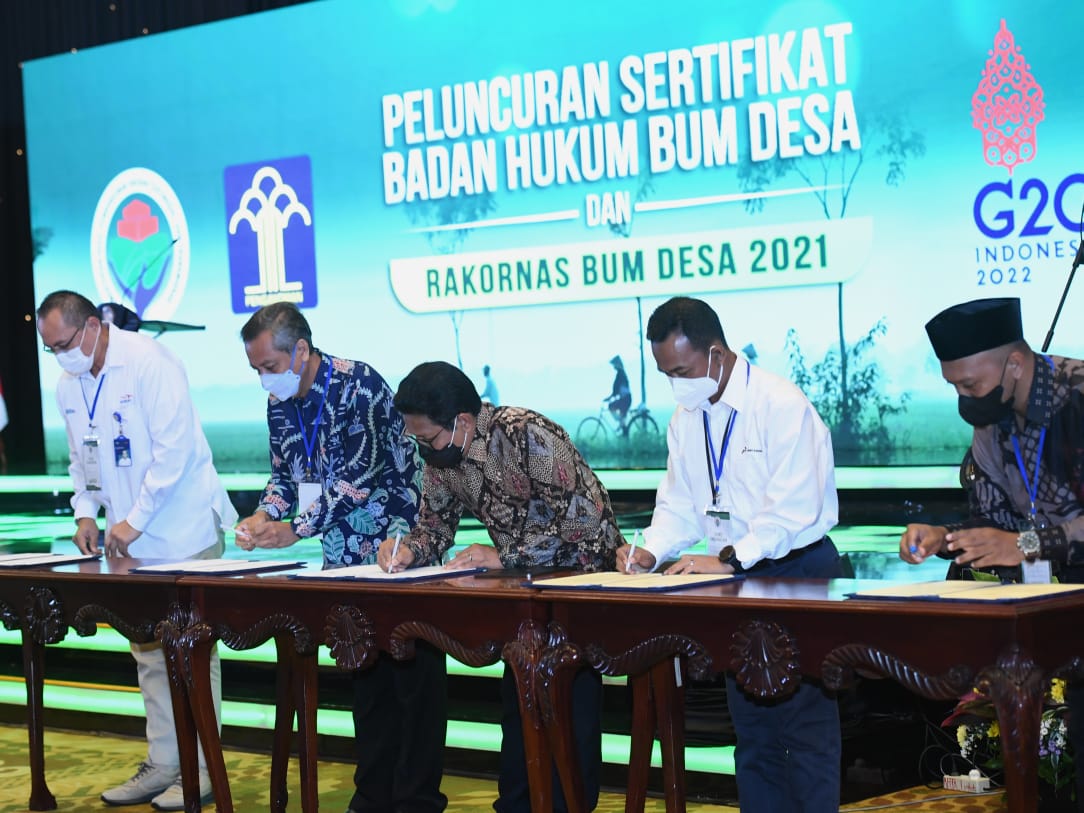 Peluncuran Sertifikat Badan Hukum BUMDes dan Rapat Koordinasi Nasional Badan Usaha Milik Desa Tahun 2021 di Hotel Bidakara Grand Pancoran Jakarta, Senin (20/12/2021).