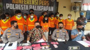 Polresta Balikpapan konfrensi pers dengan hadirkan para tersangka dan barang bukti narkoba