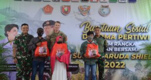 Istri Panglima TNI Berikan Paket Sembako Bagi Warga Amborawang Kukar