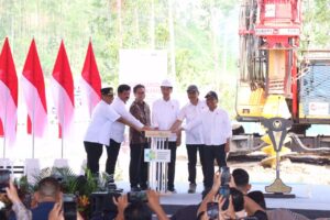 Presiden ke-7 Jokowi saat melakukan groundbreaking pembangunan RSUP di IKN