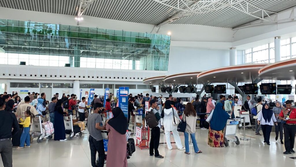 Penumpang di Bandara Internasional Sepinggan Balikpapan / inibalikpapan