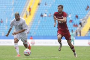 Nermin Haljeta (kaos merah) / IST