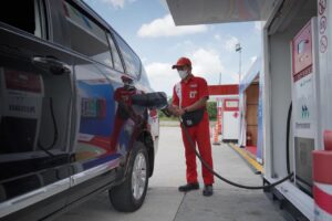 Pengisian BBM di SPBU / IST