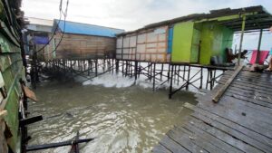 Rumah warga di RT 03 Klandasan Ulu Balikpapan diterjang Ombak beberapa waktu lalu
