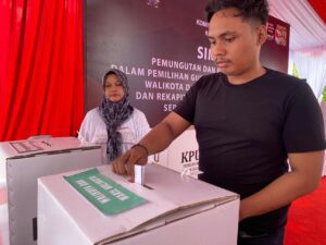 KPU Balikpapan menggelar simulasi pemungutan dan penghitungan suara, rekapitulasi dan penggunaann sirekap, Rabu 6 November 2024