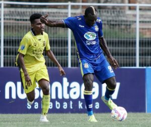 Herman Dzumafo saat mencetak gol ke gawang Waanal Brothers dalam pertandingan di Liga Nusantara di Stadion I Gusti Ngurah Rai, Bali, Jumat 20 Desember 2024 / Oficial Persiba Balikpapan
