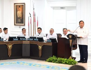 Presiden Prabowo Subianto menggelar Sidang Kabinet Paripurna bersama seluruh jajaran Menteri Kabinet Merah Putih, di Ruang Sidang Kabinet, Istana Kepresidenan Jakarta, pada Rabu (22/01/2025). (Foto: BPMI Setpres)