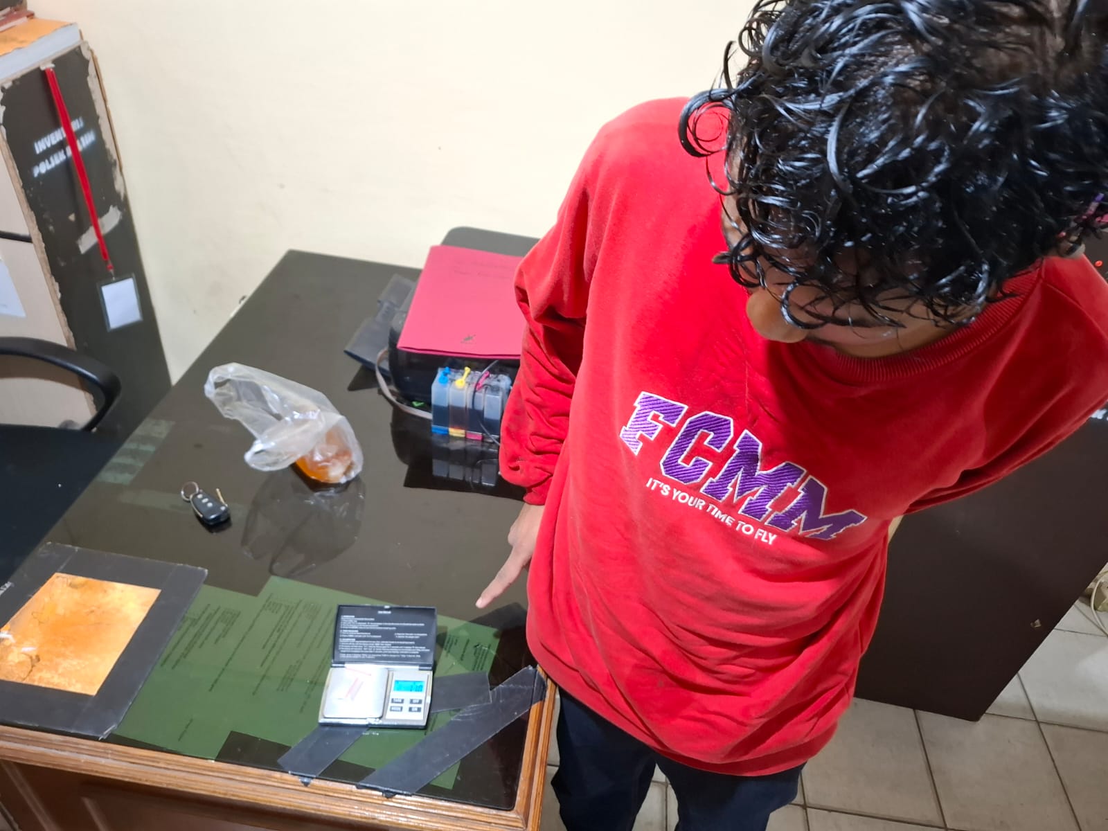 Pelaku dan barang bukti sabu yang diamankan