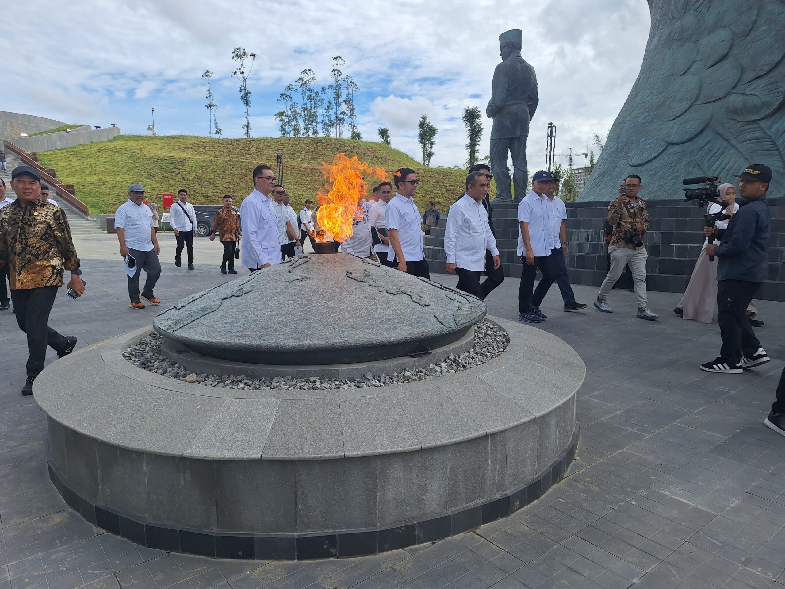 Ketua MPR RI Ahmad Muzani mengunjungi Ibu Kota Nusantara (IKN) pada Jumat (24/1/2025)