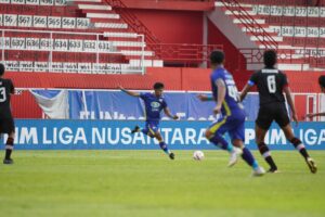 Pertandingan NZR Sumbersari vs Persiba Balikpapan dalam laga babak 6 besar Liga Nusantara yang berlangsung di Stadion Soepriadi Blitar pada Jumat, 7 Februari 2025 / MO Persiba Balikpapan