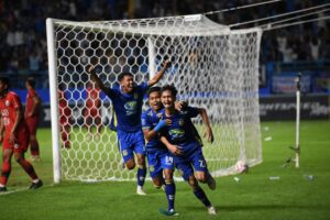 Lorensius Amanat Sabda usai mencetak gol kedua, sekaligus penentu kemenangan Persiba Balikpapan 2-1 atas NZR Sumbersari di Stadion Batakan, Rabu 19 Februari 2025 malam / MO Persiba Balikpapan