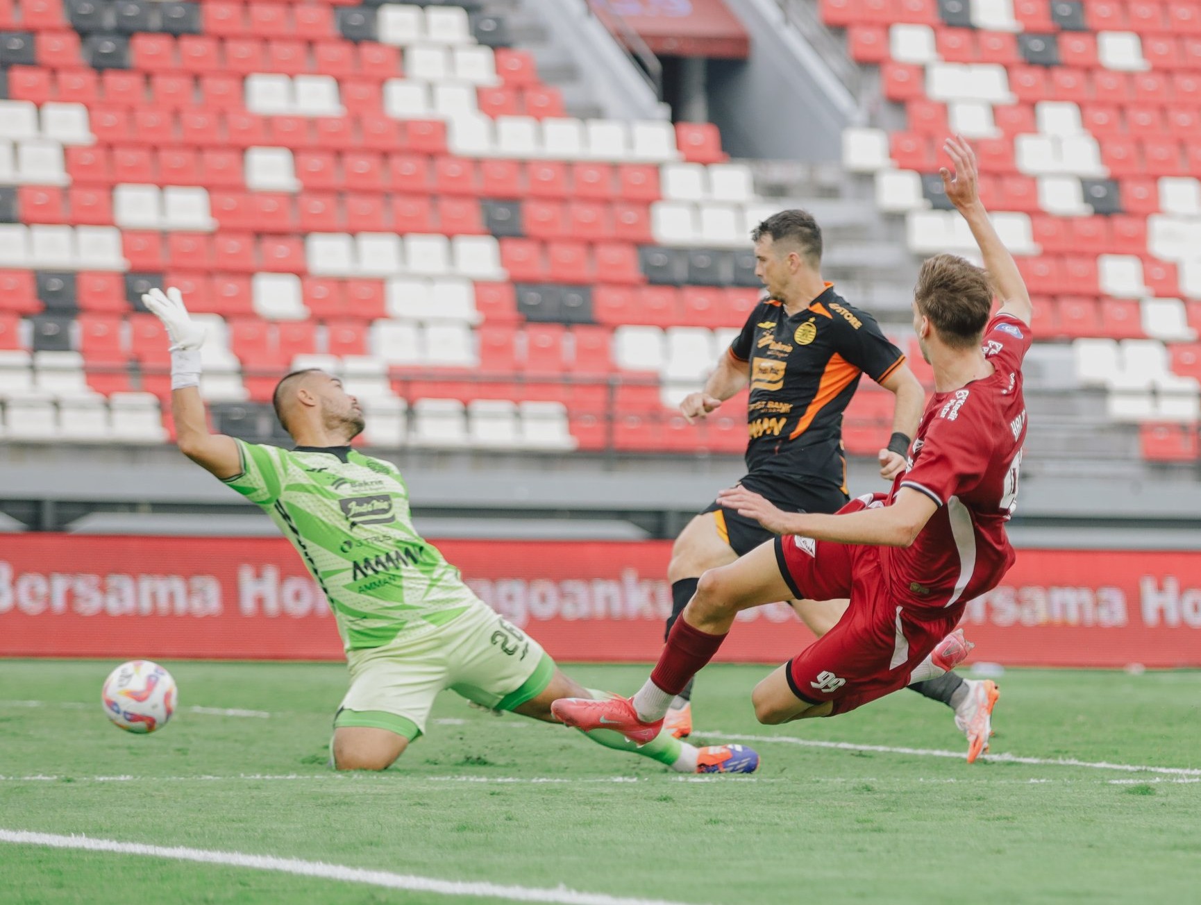 Gol Tunggal Nermin Haljeta Bawa PSM Makassar Bungkam Persija Jakarta dalam lanjutan Liga 1 pekan ke-24 pada Minggu 23 Februari 2025 petang / X.com PSM Makassar