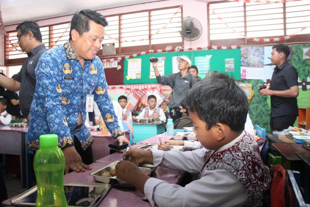 Program makan bergizi gratis mulai berjalan di Kota Balikpapan yang dimulai dari SDN 015 Balikpapan Selatan. (Foto : Syamsul/inibalikpapan