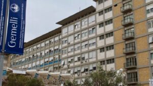 Paus Fransiskus Kritis