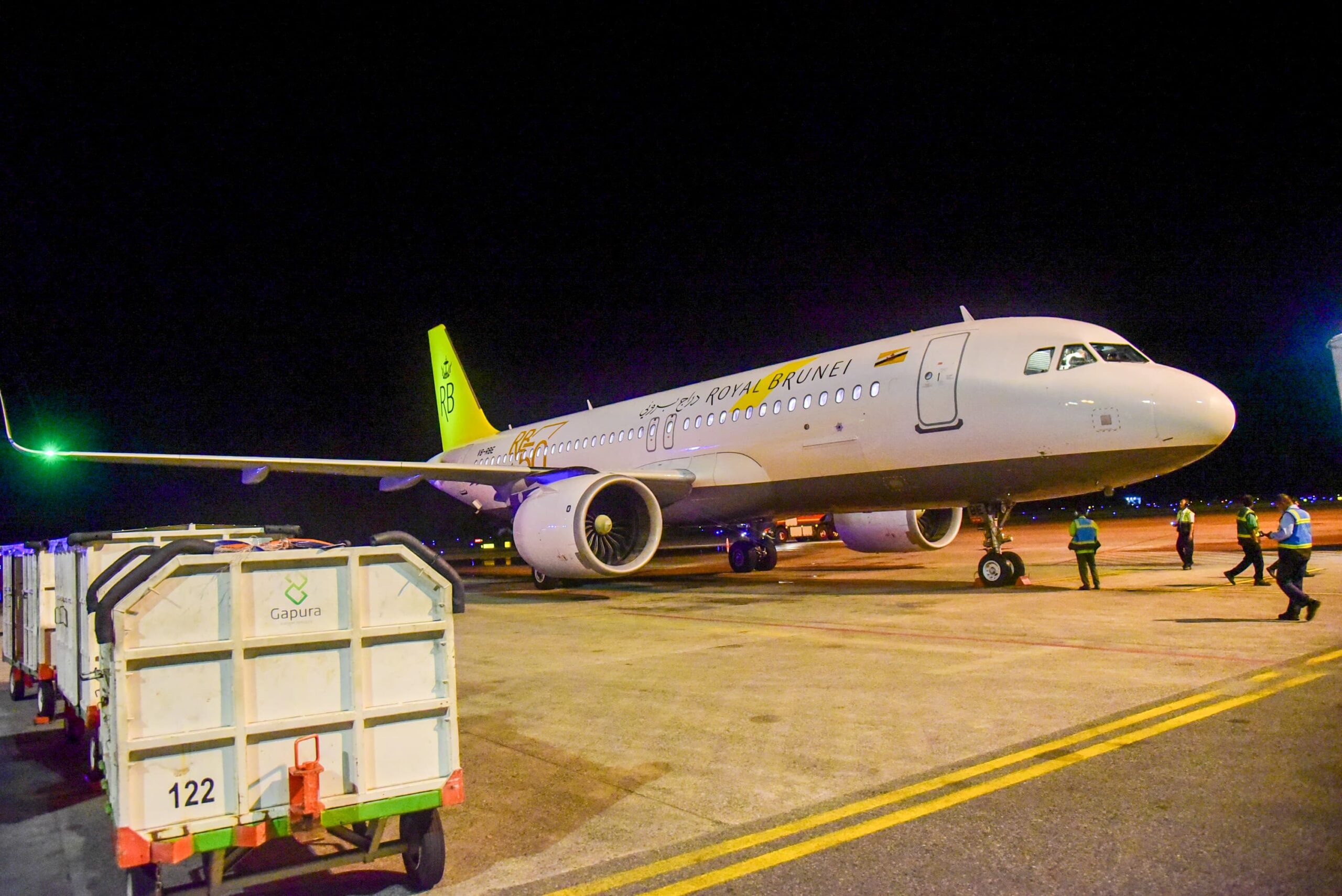 Maskapai Royal Brunei Airlines saat mendarat di Bandara SAMS Sepinggan Balikpapan
