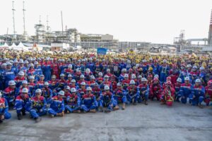 Sebanyak 1.640 pekerja, termasuk pegawai PT KPB, kontraktor, dan subkontraktor, bergotong royong membersihkan 84 lantai dengan ketinggian mencapai 120 meter di area Residual Fluid Catalytic Cracking (RFCC) Proyek Refinery Development Master Plan (RDMP) Balikpapan