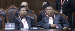 Kuasa Hukum Pemohon hadir pada persidangan Pengucapan Putusan Perkara Nomor 28/PHPU.BUP-XXIII/2025 Perselisihan Hasil Pemilihan Umum Bupati Kabupaten Barito Utara, Senin (24/2) di Ruang Sidang Pleno MK. Foto Humas MK/Bayu