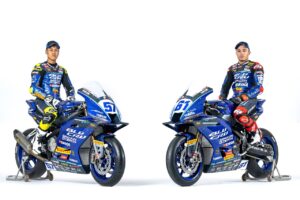 Aldi Satya Mahendra dalam balutan wearpack official bersama tim Evan Bros Racing