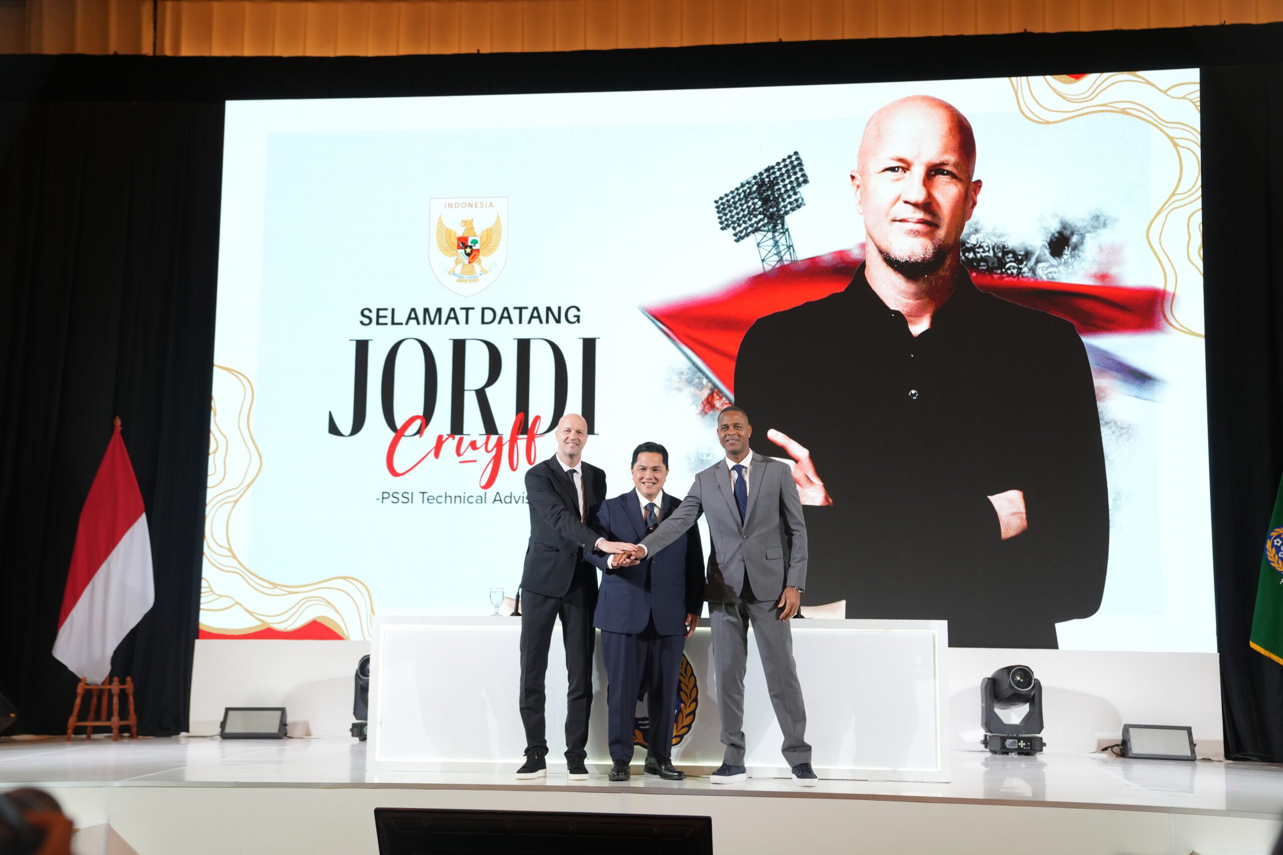 Jordi Cruyff bersama Ketua Umum PSSI Erick Thohir dan pelatih Timnas Indonesia Patrick Kluivert