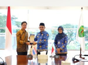 Wakil Gubernur Kalimantan Timur (Kaltim) Seno Aji menerima kunjungan Duta Besar Thailand untuk Indonesia, Prapan Disyatat, beserta rombongan di Kantor Gubernur Kaltim, Jalan Gajah Mada, Samarinda, Senin (17/3/2025) / Foto : Hudais TP