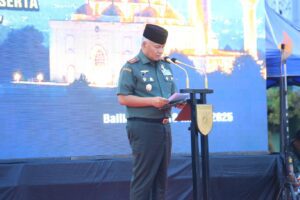 Pangdam VI Mulawarman, Mayjen TNI Rudy Rachmat Nugraha, membacakan amanat Kepala Staf Angkatan Darat (Kasad) yang menekankan pentingnya nilai-nilai Al-Qur’an dalam kehidupan prajurit TNI AD