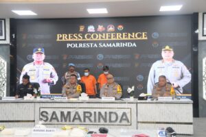 Konferensi pers di Gedung Rupatama Polresta Samarinda pada Jumat (21/3)