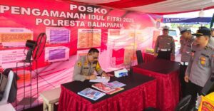 Kapolresta Balikpapan, Kombes Pol Anton Firmanton, bersama jajaran melaksanakan patroli pengecekan Pos Pengamanan