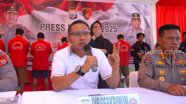 Polda Sulsel mengungkap sindikat pemalsuan surat kendaraan bermotor lintas provinsi [Suara)