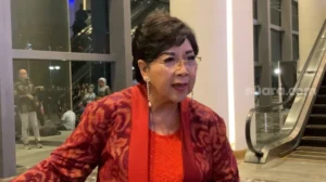 Titiek Puspa di sela acara AMI Awards 2023 di JIExpo, Kemayoran, Jakarta, Rabu (8/11/2023) [Suara.com/Adiyoga Priyambodo]