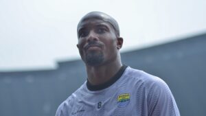 Gervane Kastaneer yang tengah cedera dan berada di Eropa / LIB