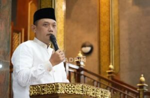 Wakil Gubernur Kaltim, Seno Aji, saat memberikan sambutan pada Salat Idulfitri 1446 H di Masjid Nurul Mu’minin Samarinda, Senin (31/3/2025).