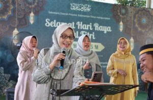 Sekretaris Daerah (Sekda) Provinsi Kaltim, Sri Wahyuni, saat menggelar open house pada Hari Raya Idulfitri 1 Syawal 1446 Hijriah di rumah jabatan Jalan M Yamin, Gunung Kelua, Samarinda, Senin (31/3/2025).