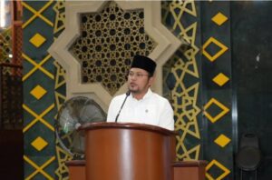Gubernur Kaltim, Rudy Mas’ud saat melaksanakan Salat Idulfitri 1 Syawal 1446 Hijriah di Masjid Baitul Muttaqien Islamic Centre Samarinda pada Senin, 31 Maret 2025.