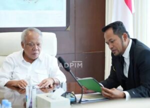 Gubernur Kaltim Rudy Mas'ud saat menerima kunjungan Kepala Otorita Ibu Kota Nusantara (OIKN), Basuki Hadimoeljono, di Kantor Gubernur Kaltim, Rabu (9/4/2025). / Pemprov Kaltim