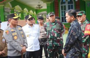 Gubernur Kaltim Rudy Mas'ud, bersama Kapolda Brigjen Pol Endar Priantor, serta Pangdam VI Mulawarman Mayjen TNI Rudy Rachmat Nugraha meninjau kesiapan pelaksanaan Pemungutan Suara Ulang (PSU) di Kabupaten Kutai Kartanegara / Pemprov Kaltim