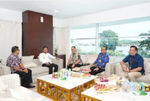 Dalam pertemuan bersama BPJS Kesehatan Wilayah VIII, Gubernur Kaltim Rudy Mas'ud menegaskan komitmennya menjadikan kesehatan sebagai hak dasar rakyat, bukan layanan eksklusif. / Pemprov Kaltiim