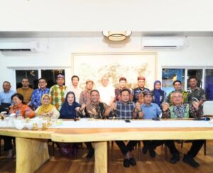 Kesepakatan Gubernur Kaltim) Rudy Mas'ud bersama Gubernur Kaltara Zainal Arifin Paliwang dalam pertemuan di Balikpapan, Sabtu (26/4/2025). / Pemprov Kaltim