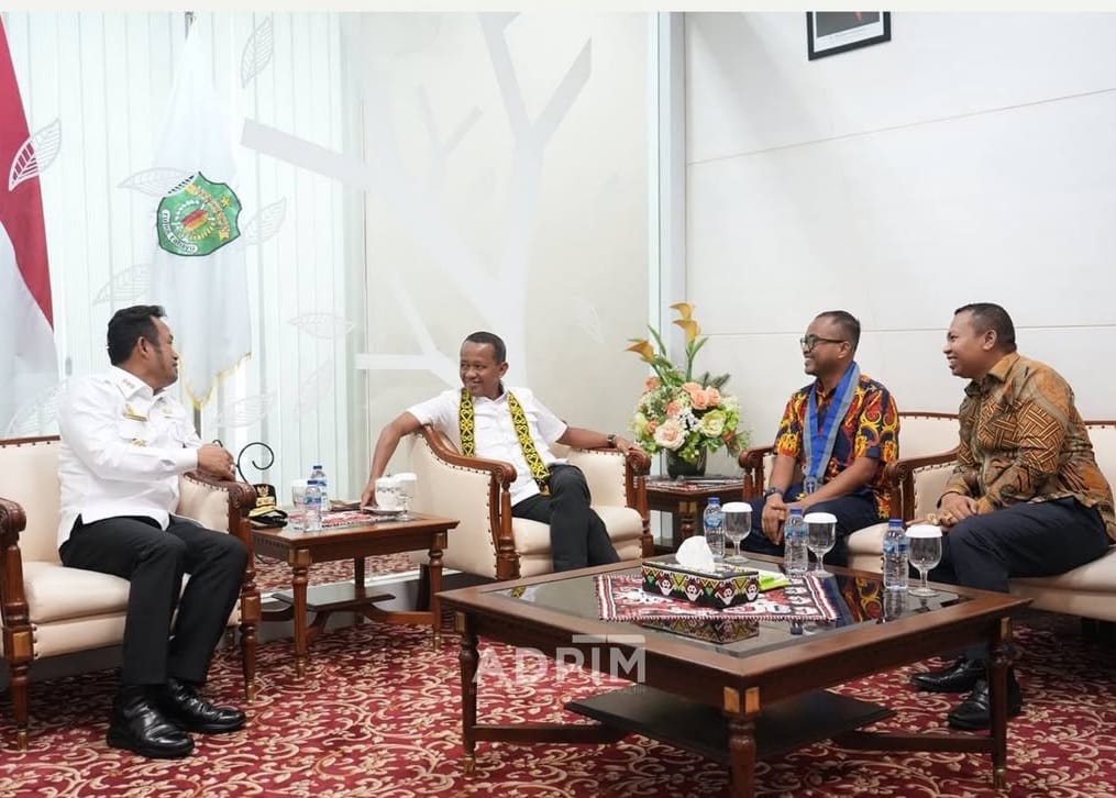 Menteri ESDM disambut Gubernur Kaltim Rudy Mas’ud di VVIP Room Bandara Internasional Sultan Aji Muhammad Sulaiman Sepinggan Balikpapan / Pemprov Kaltim