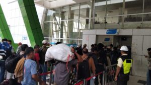 Arus balik pasca-libur panjang mulai padat di Pelabuhan Semayang, Balikpapan.