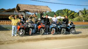 Para konten kreator top kaltim berkendara dengan Yamaha Aerox Alpha, dalam acara Rolling City, Senin (21/4/2025).