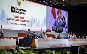 Presiden Prabowo Subianto memberikan arahan kepada pimpinan BUMN dalam acara Town Hall Danantara Indonesia 2025 di Jakarta Convention Center pada Senin, 28 April 2025. (Foto: BPMI Setpres)