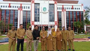 Sekretaris Daerah (Sekda) Kukar, Sunggono, memimpin langsung apel pagi ASN dan non ASN di lingkungan Pemkab Kukar.