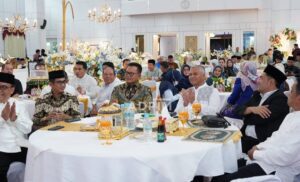 Gubernur Kaltim Rudy Mas’ud bersama istri, Sarifah Suraidah, menggelar Open House Hari Kedua Lebaran di Pendopo Lamin Etam, Selasa (1/4/2025).