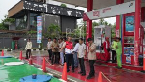 Polres Balikpapan bersama PT Pertamina Patra Niaga Region Kalimantan melakukan pengecekan kualitas BBM di beberapa SPBU
