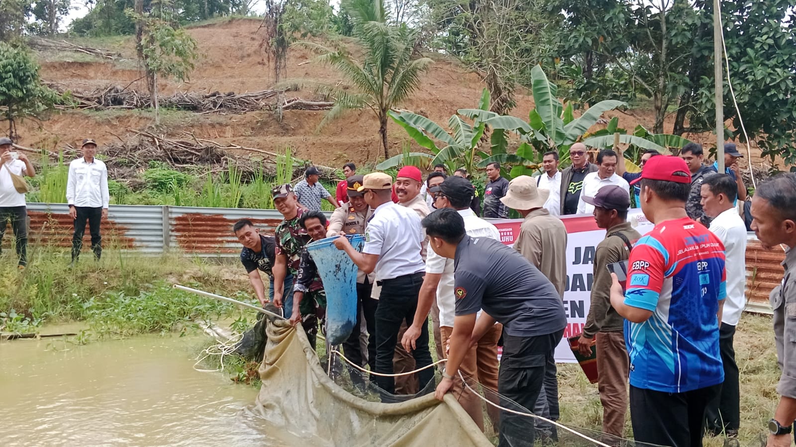 Jalan Barong Tongkok Gang Kenanga RT 19, di mana Kelompok Tani Tri Rukun berhasil melakukan panen jagung dan ikan air tawar secara terpadu / IST
