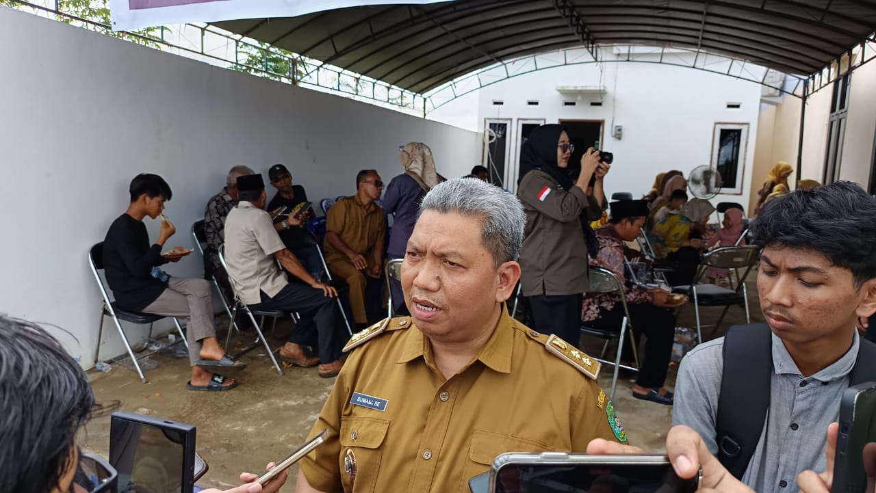 Kepala Desa Loa Lepu, Sumali saat peresmian polindes dan Rumah Bidan